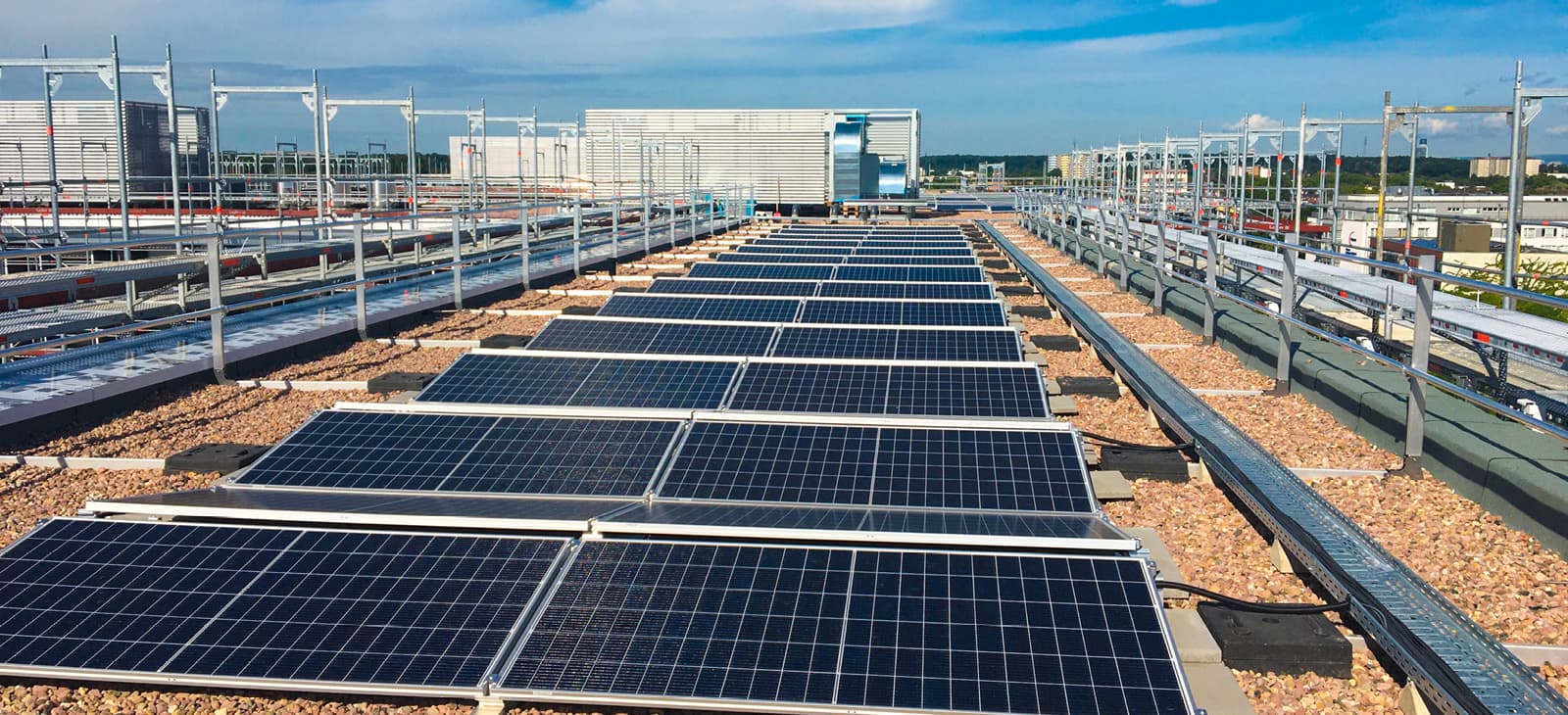 Solaranlage auf dem Dach, Polizeipräsidium Offenbach