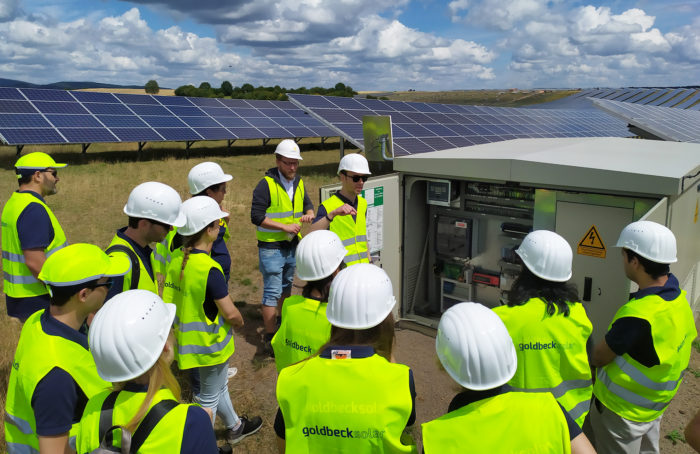 Employees have the Weierweiler solar project explained to them