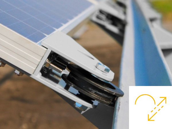 Großaufnahme einer Mountingsystemschiene und des Rollaufsatzes für die Solarmodule.