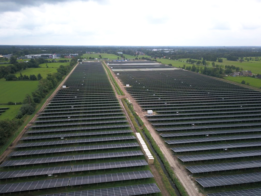 Der Solarpark Leek in der Provinz Groningen in den Niederlande